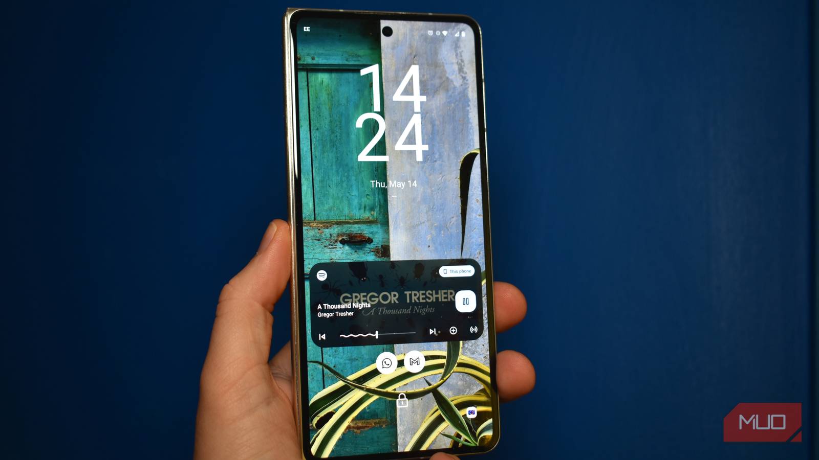Unlock the Full Potential of Your Motorola Razr Fold: A Guide to Using Only the Cover Screen