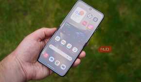 The Motorola Razr Ultra 2026 main display.