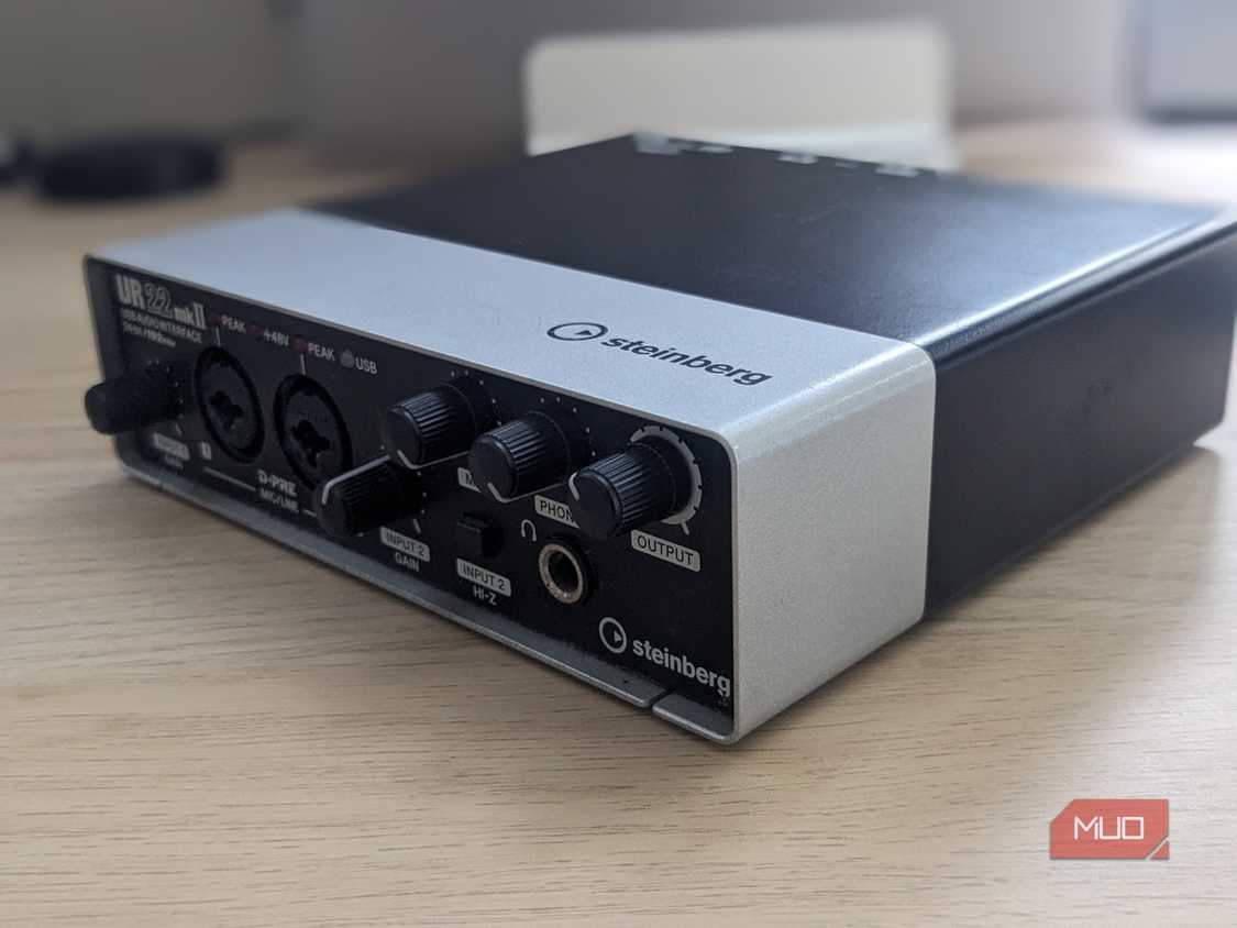 Right side view of the Steinberg UR22 mkII interface