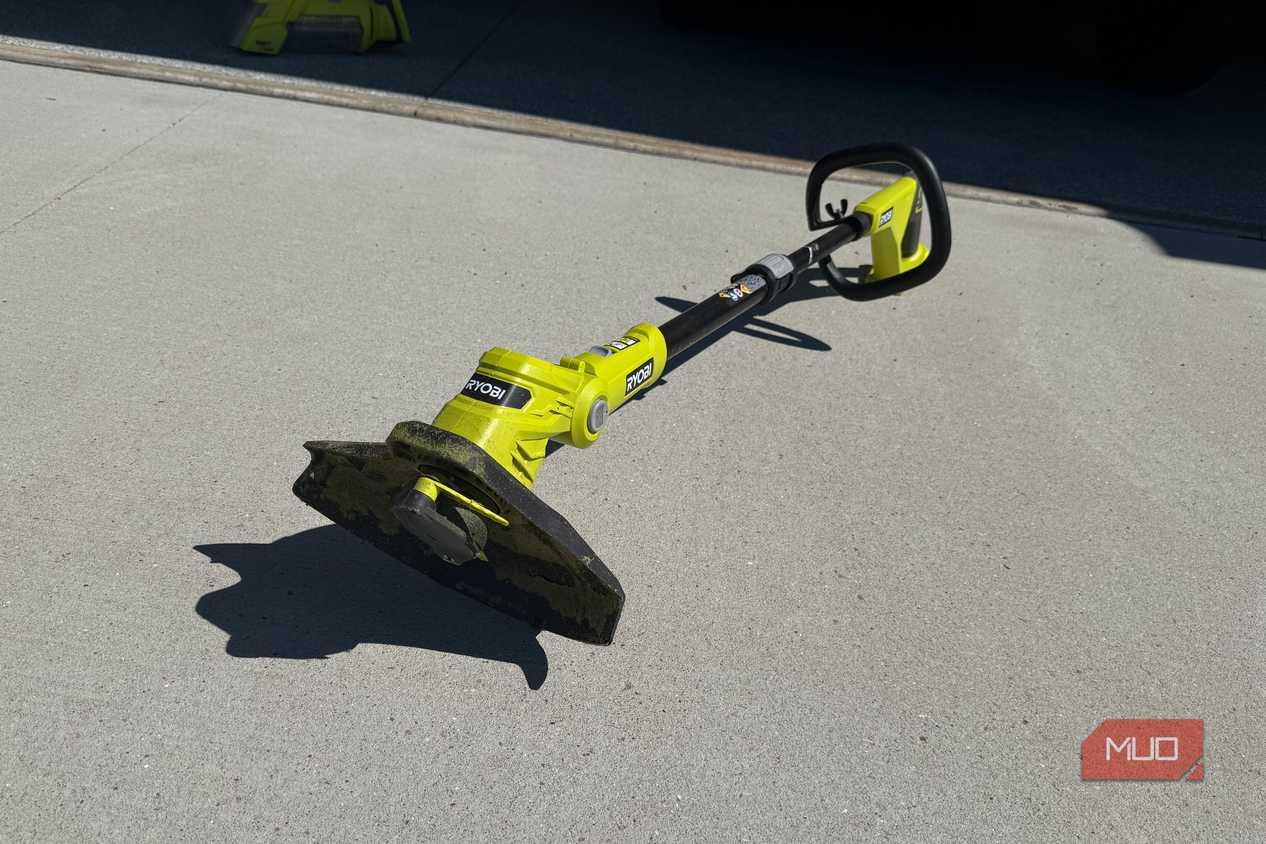 ryobi 18v string trimmer bottom