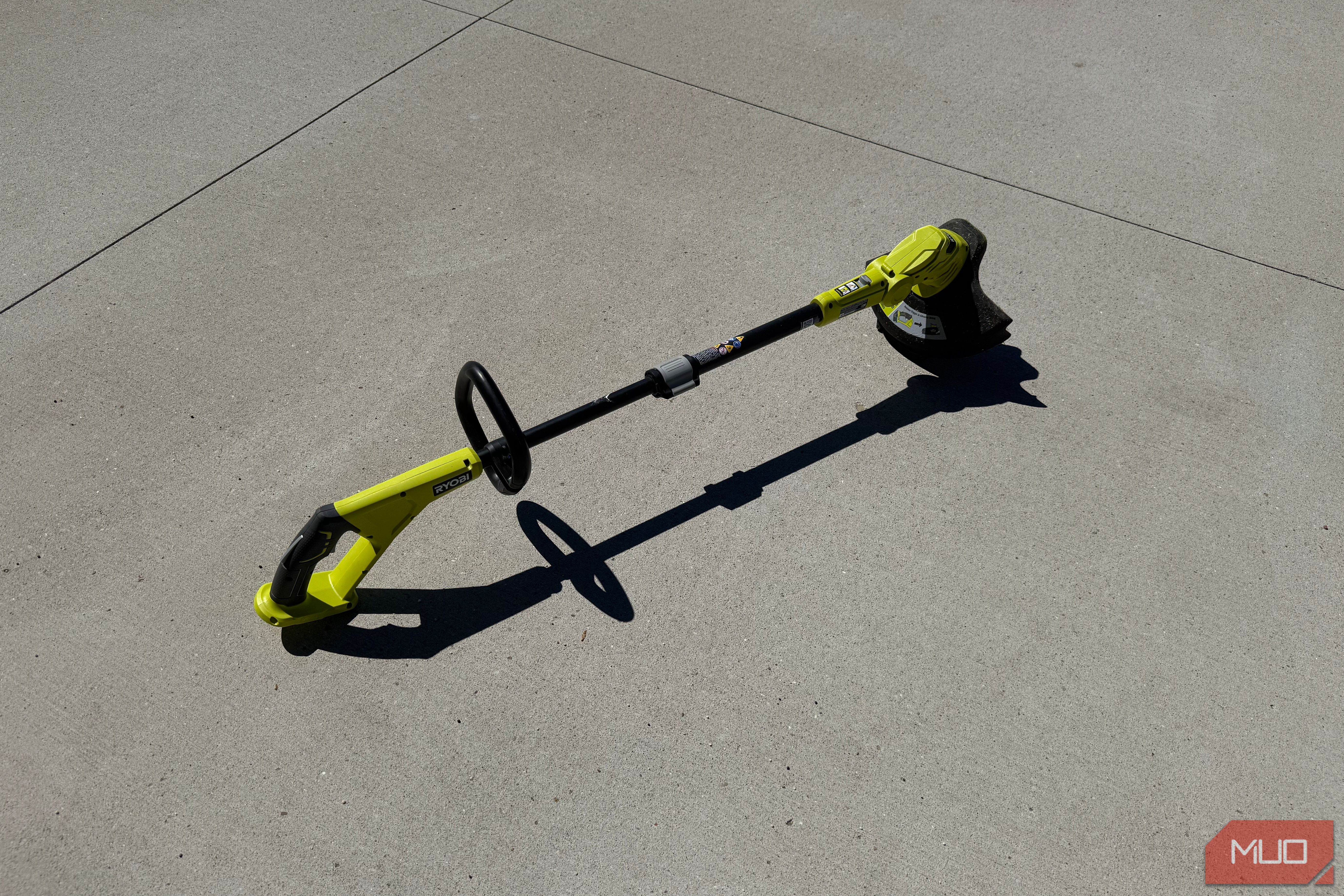 Ryobi 18v string trimmer on concrete