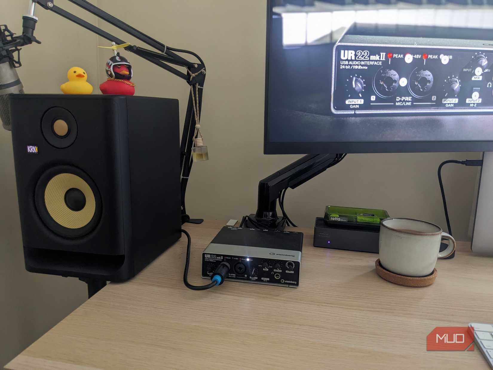 The Steinberg UR22 mkII interface with desktop items.