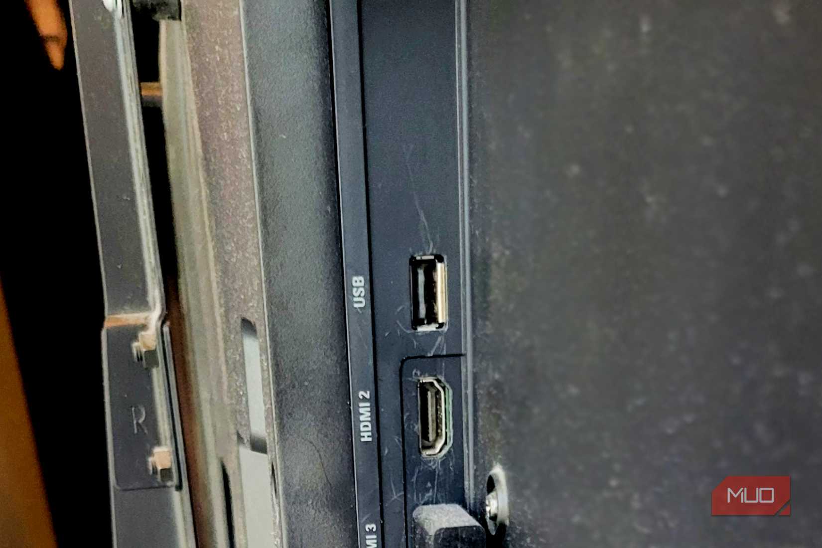 USB open with scratches in it
