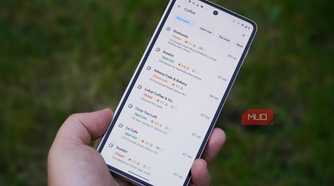 Adding a stop to the route in Waze.