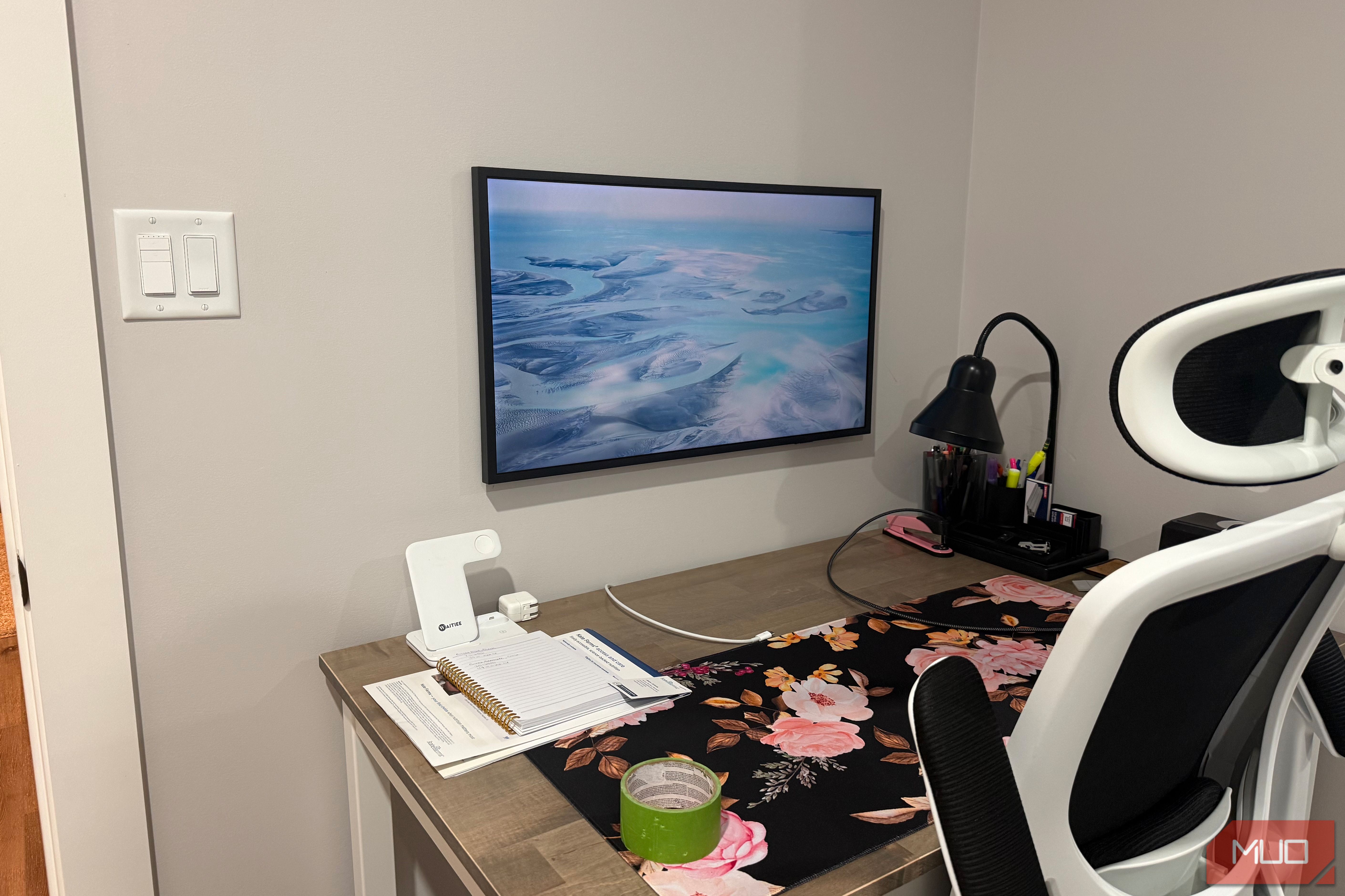32 samsung frame tv above desk