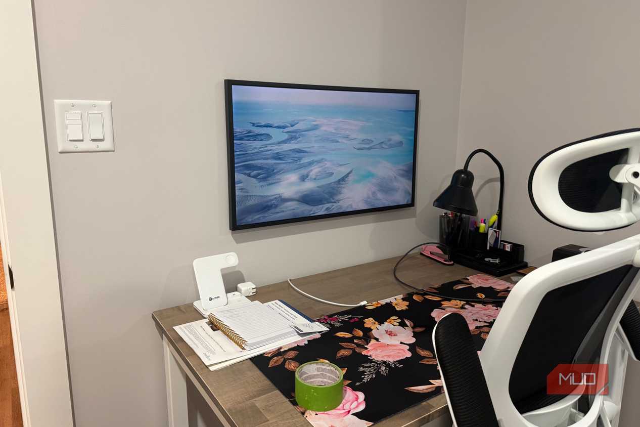 32 samsung frame tv above desk