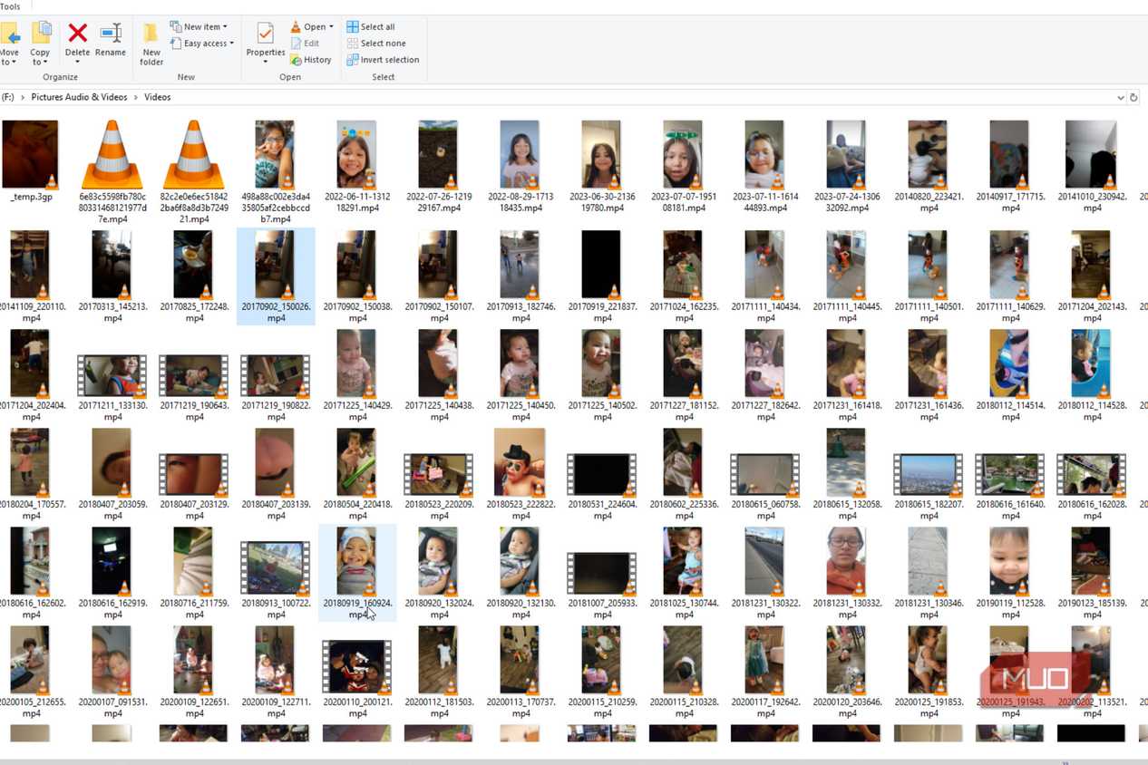 A bunch of videos showing the VLC player