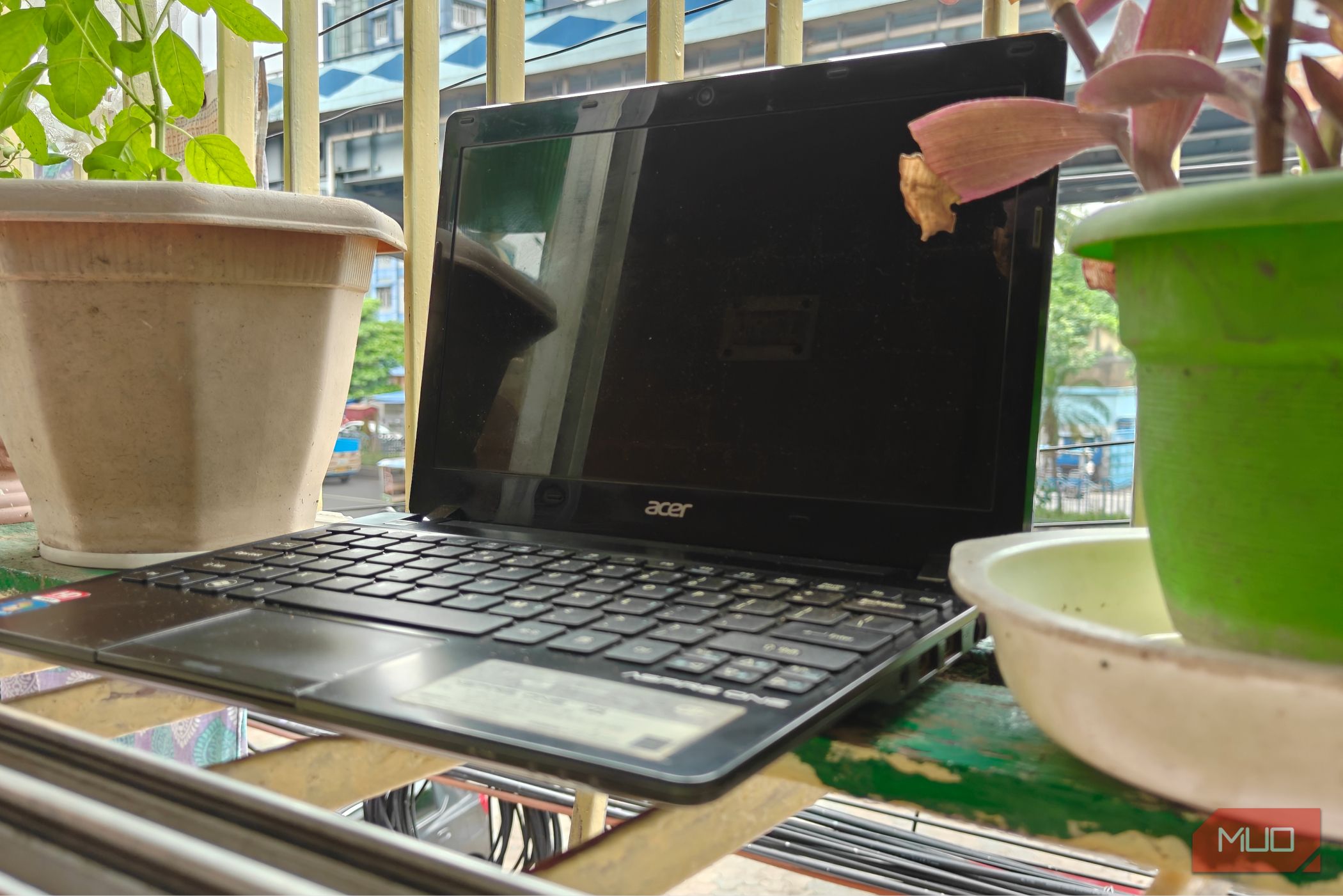 acer-aspire-one-back.