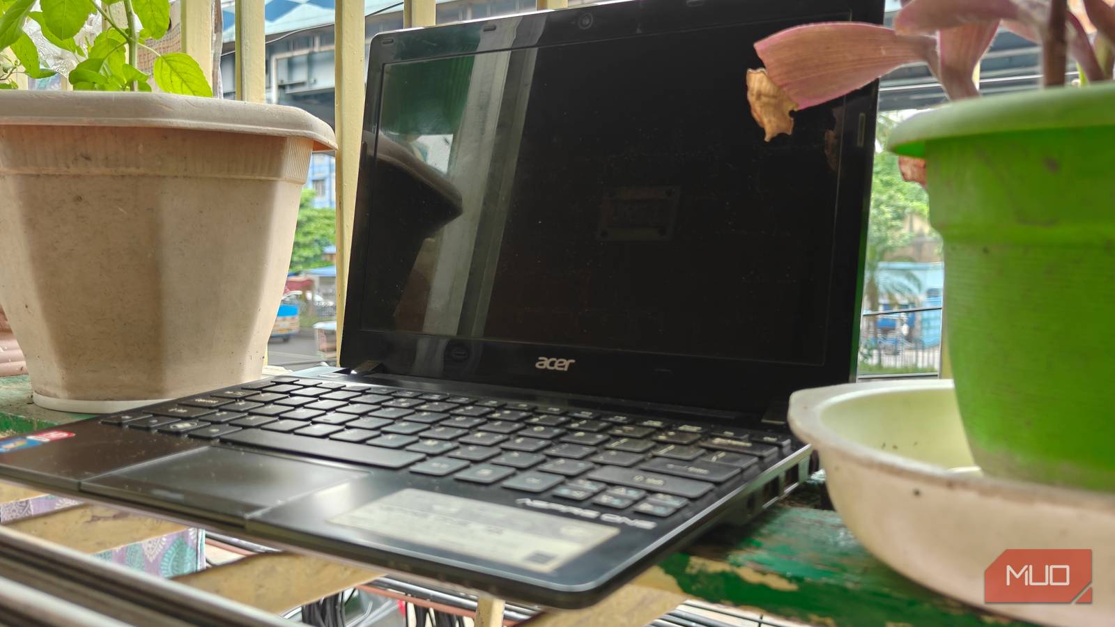 The entire world abandoned this laptop category — I still use mine and ...