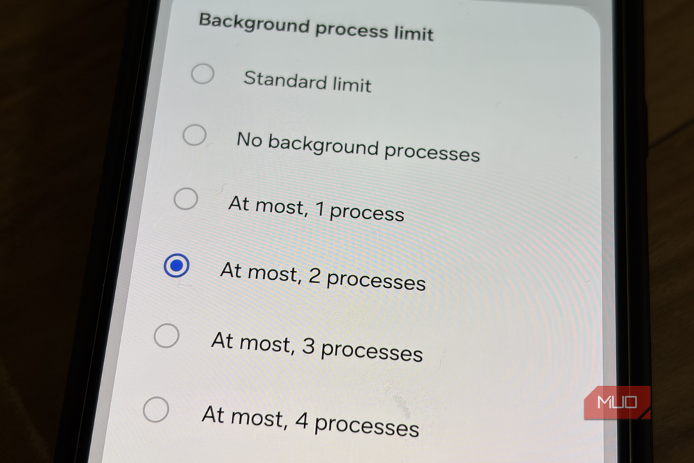 The background process limit setting in Developer Options.