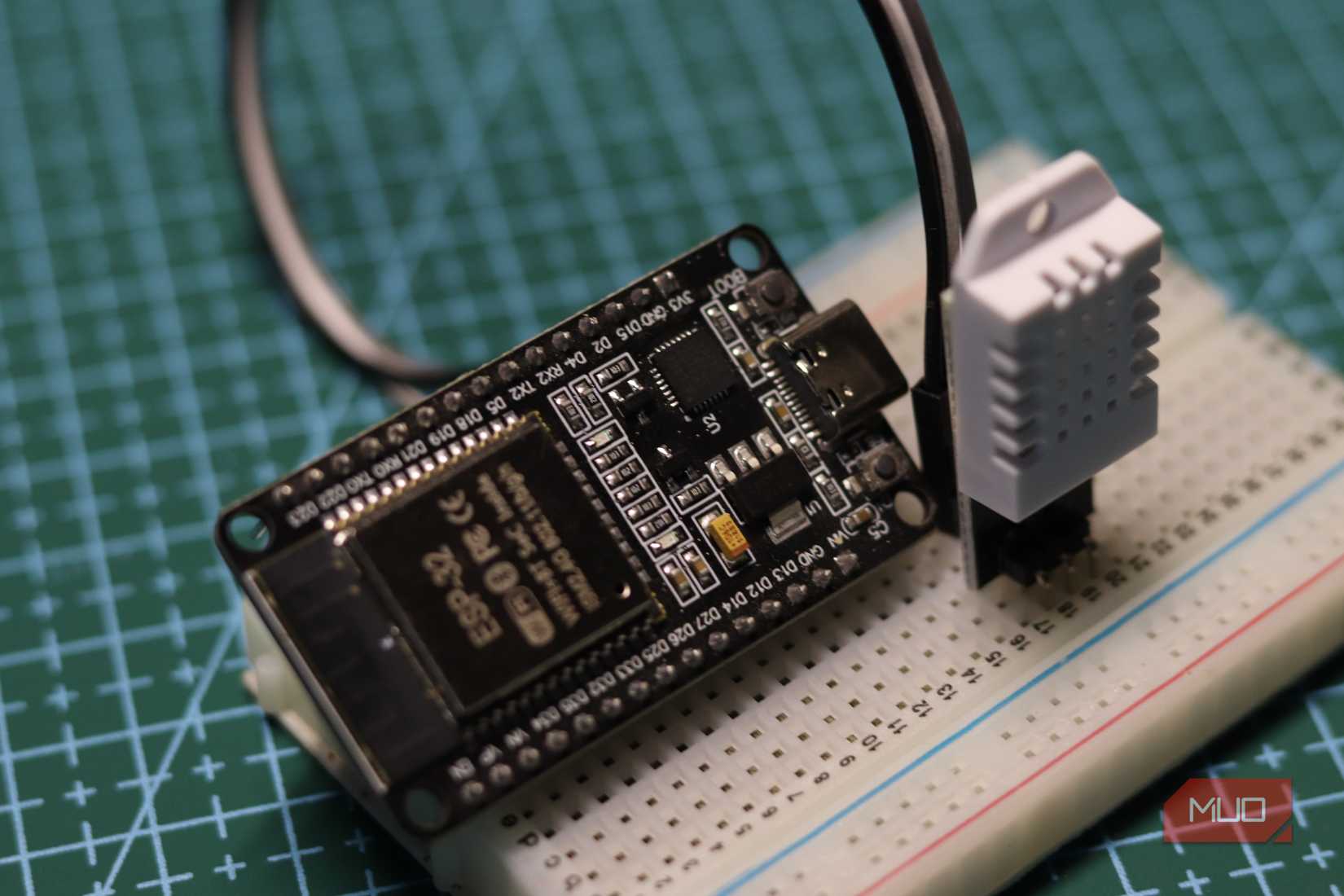 ESP32 connected to DHT22.