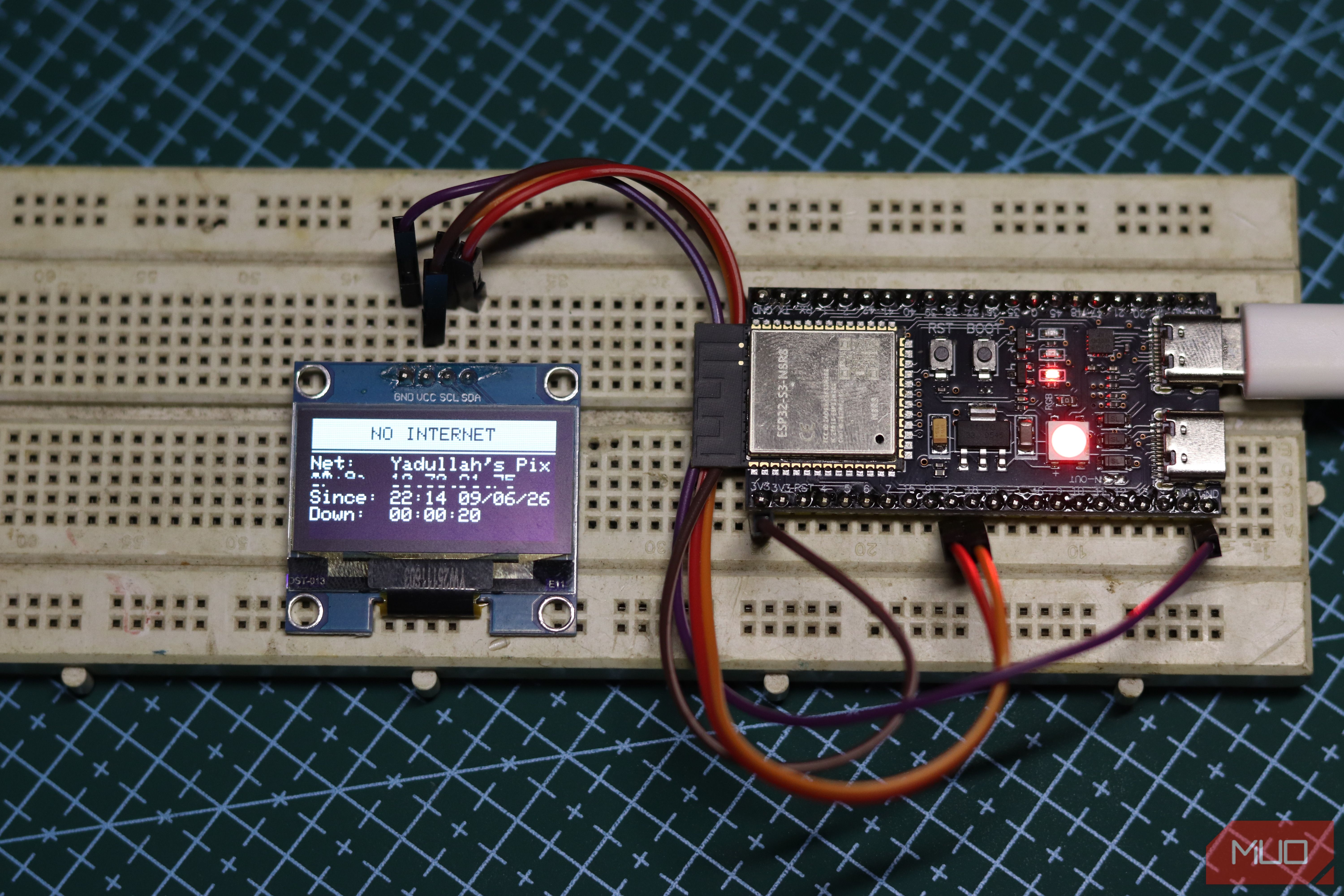 I never have to ask “is it me or the internet?” thanks to this $10 build