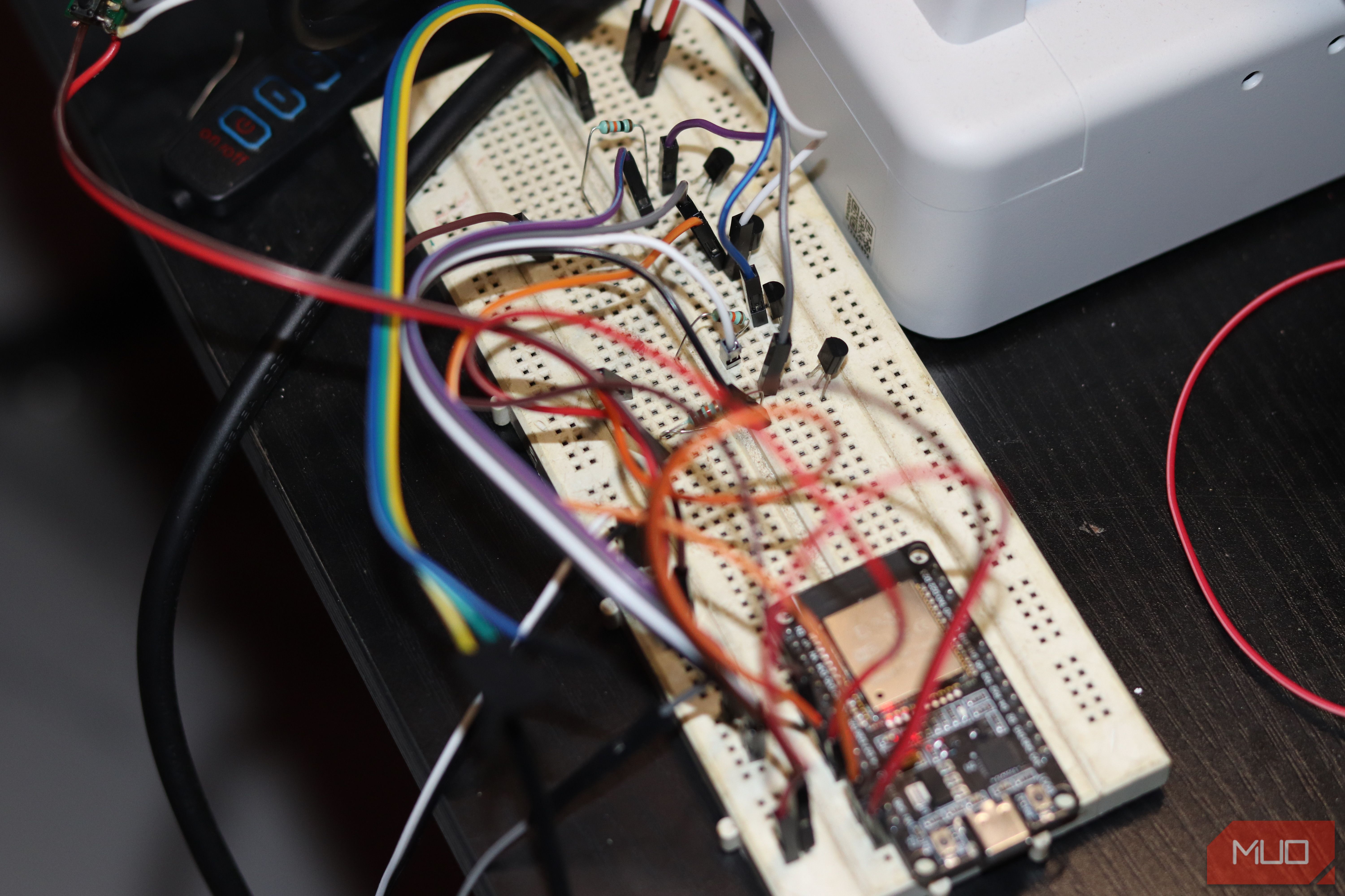 ESP32 smart lamp circuit on a breadboard.