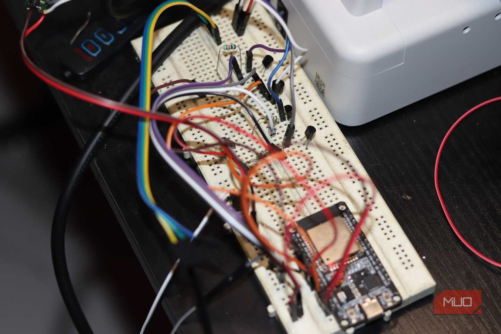 ESP32 smart lamp circuit on a breadboard.