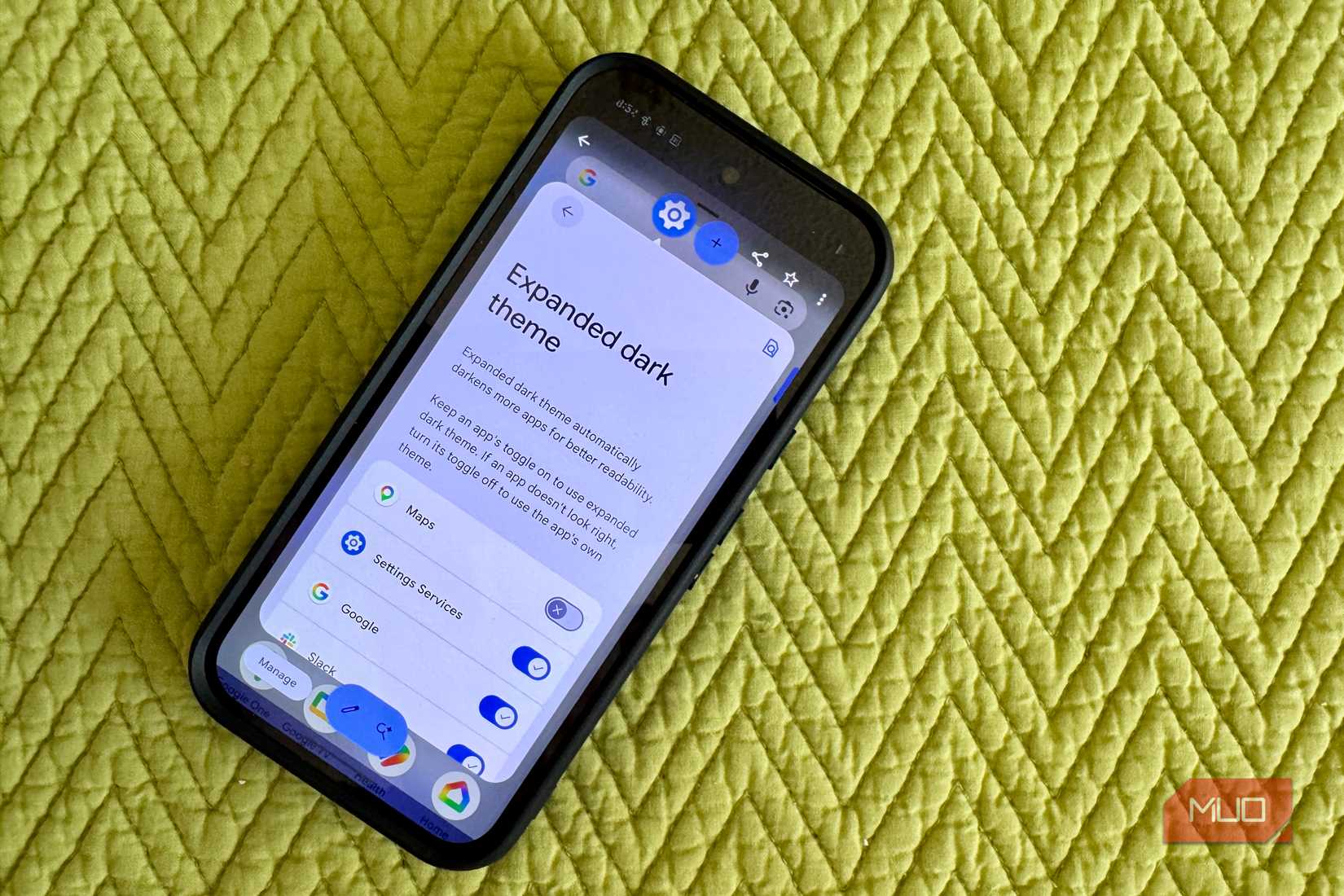 Expanded dark theme on Pixel