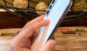 tapping the back of galaxy s22