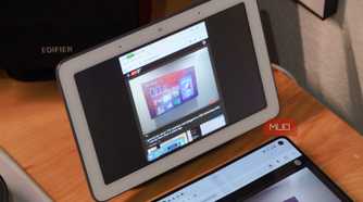 Mirroring the Razr Fold display on a Nest Hub.