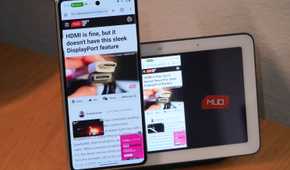 Mirroring the MUO site from an Android phone to a Nest Hub.
