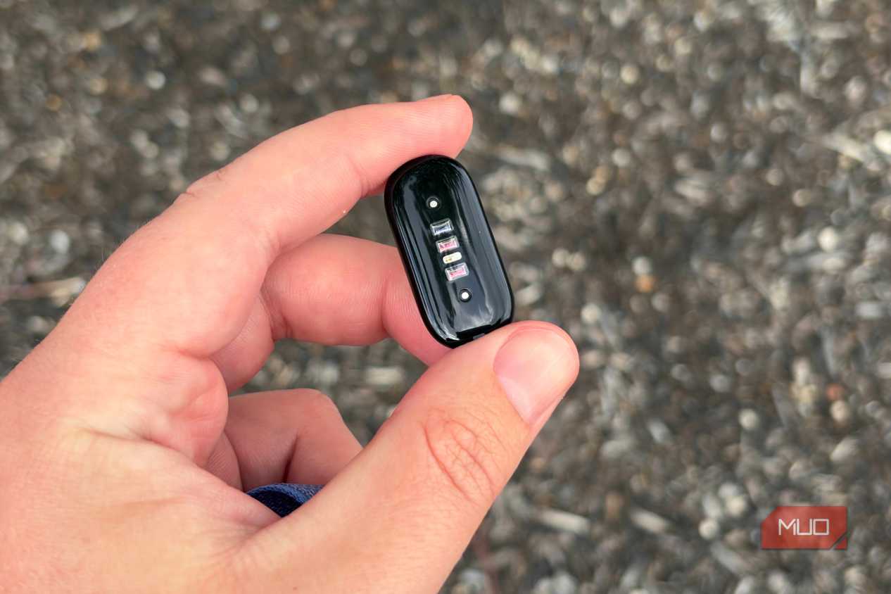 The sensors on the back of the Fitbit Air.