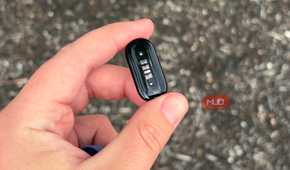 The sensors on the back of the Fitbit Air.