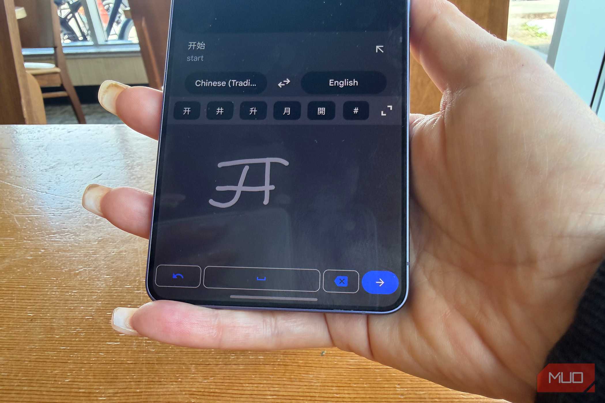Showing the handwriting function in the Google Translate app.