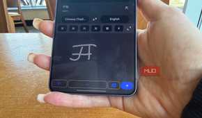 Showing the handwriting function in the Google Translate app.