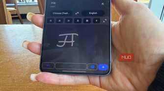 Showing the handwriting function in the Google Translate app.
