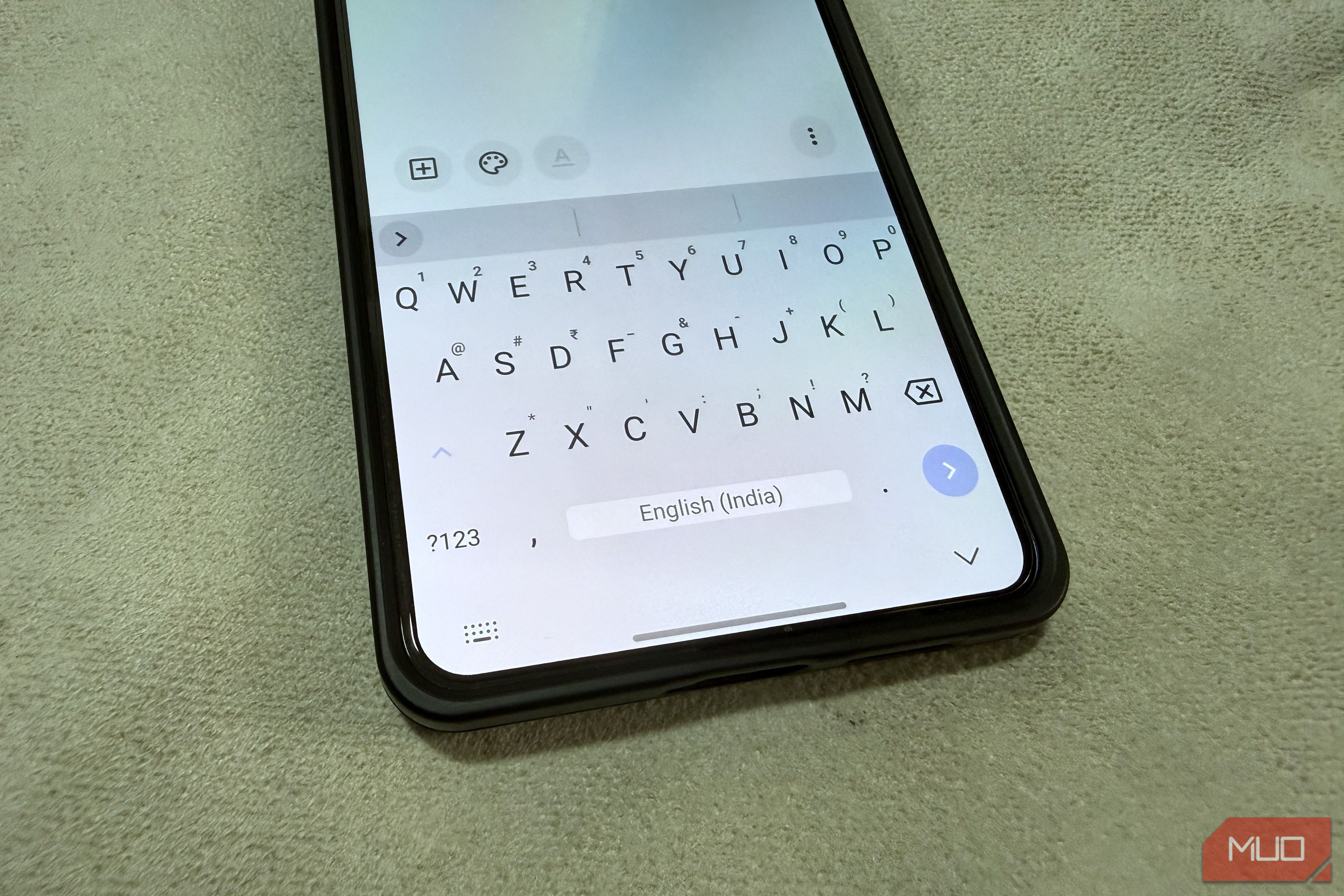 HeliBoard keyboard open on Samsung phone