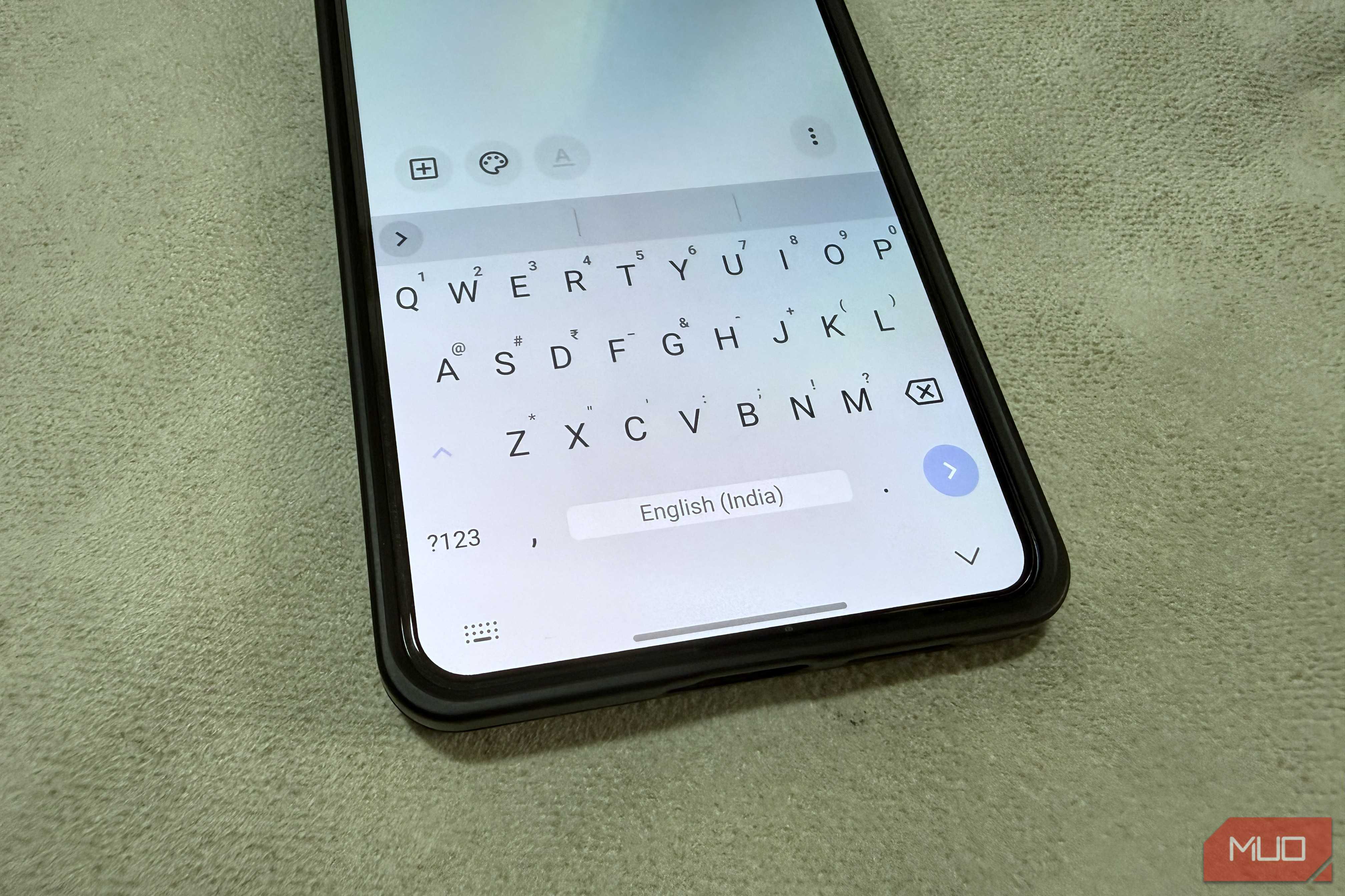 HeliBoard keyboard open on Samsung phone