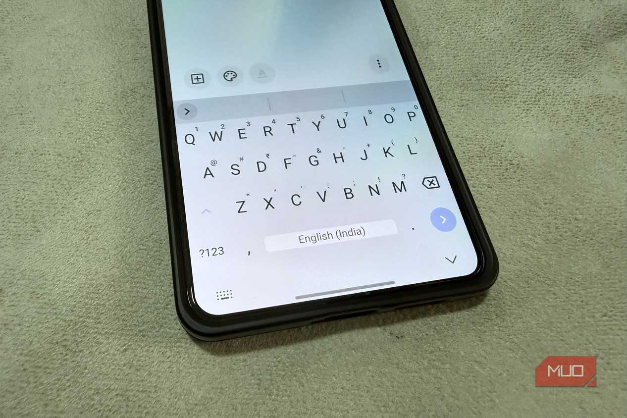 HeliBoard keyboard open on Samsung phone