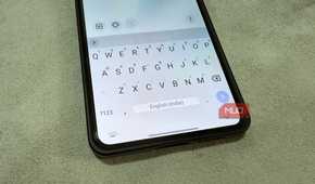 HeliBoard keyboard open on Samsung phone