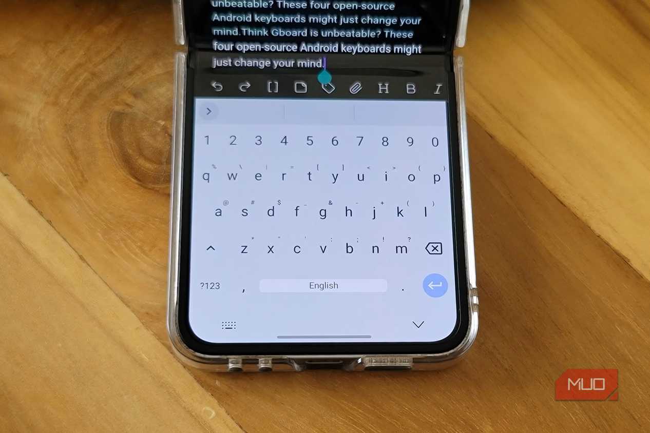 HeliBoard on a foldable Samsung phone