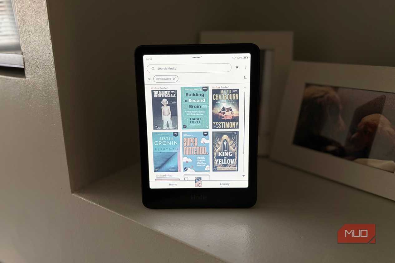 Kindle Colorsoft showing a user's library of books