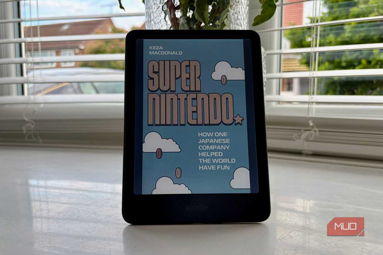 Kindle Colorsoft showing a book cover