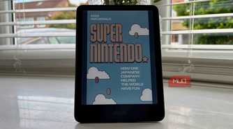 Kindle Colorsoft showing a book cover