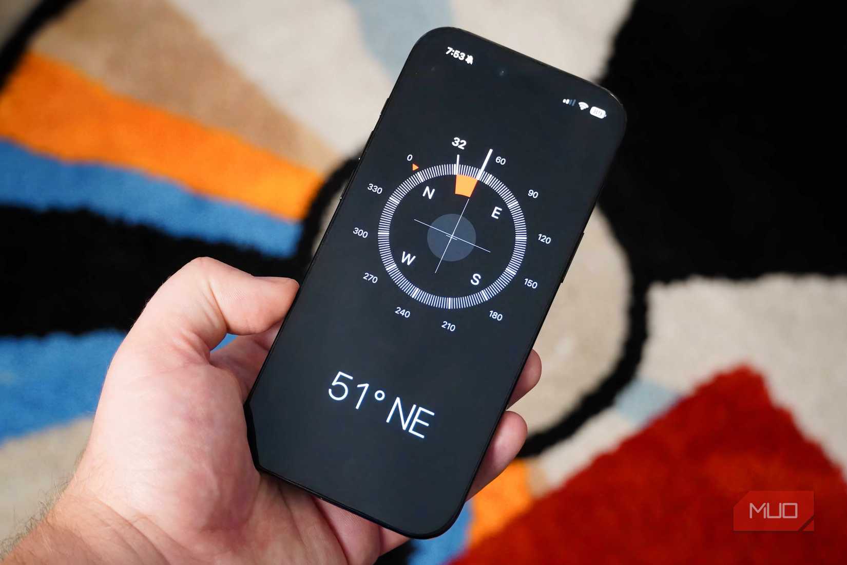 البوصلة على iPhone Air.