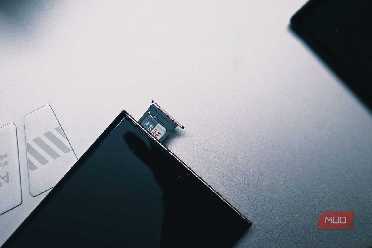 Note 20 Ultra SIM tray and the Micro SD card 1
