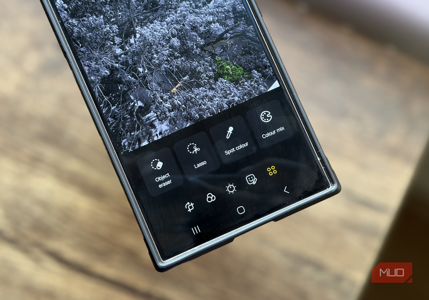 Object eraser feature in the Samsung Gallery app