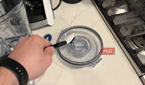 The OXO Good Grips Kitchen Appliance Cleaning Set cleaning a lid.