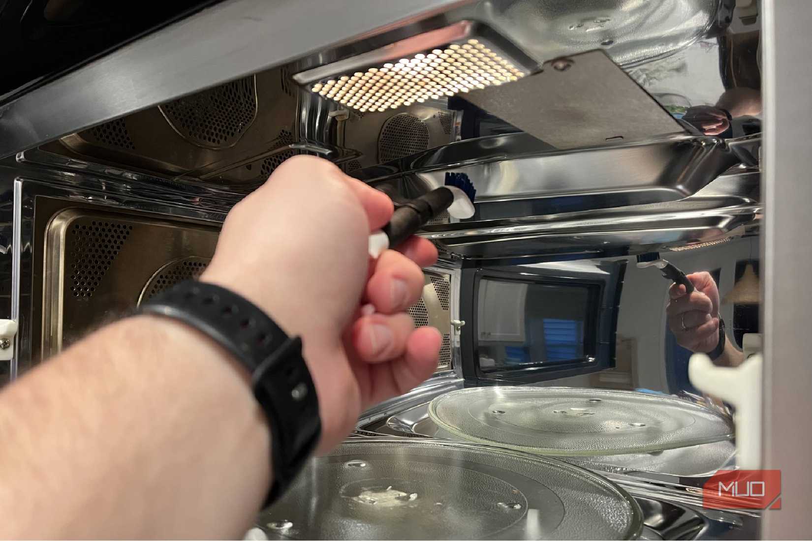 OXO グッドグリップ キッチン家電クリーニングセット (電子レンジ内蔵)。