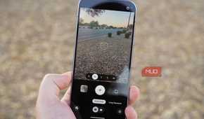 The Action Pan viewfinder pointed at a street.
