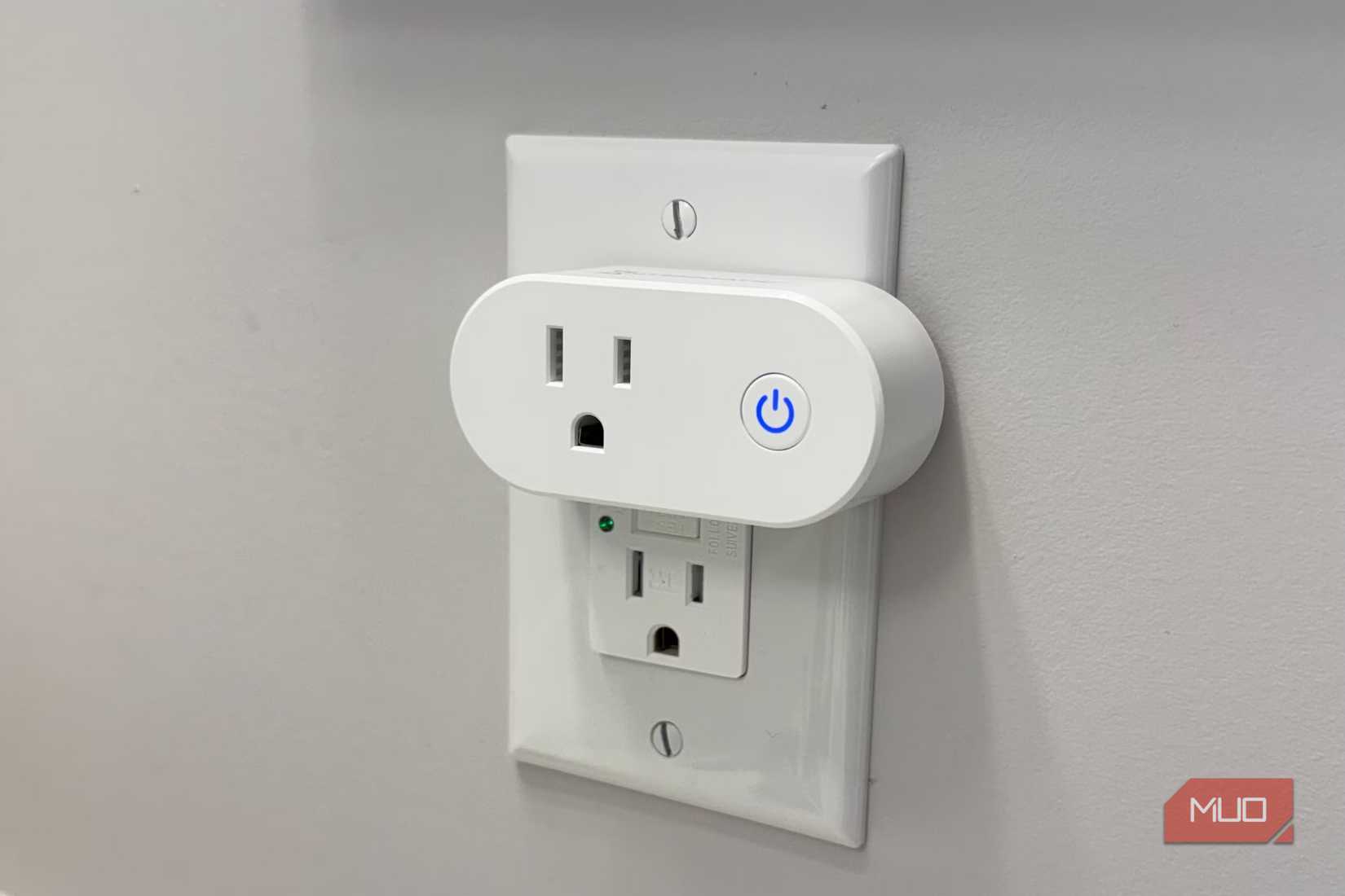 Abra bluetooth gateway smart plug plugged into outlet.