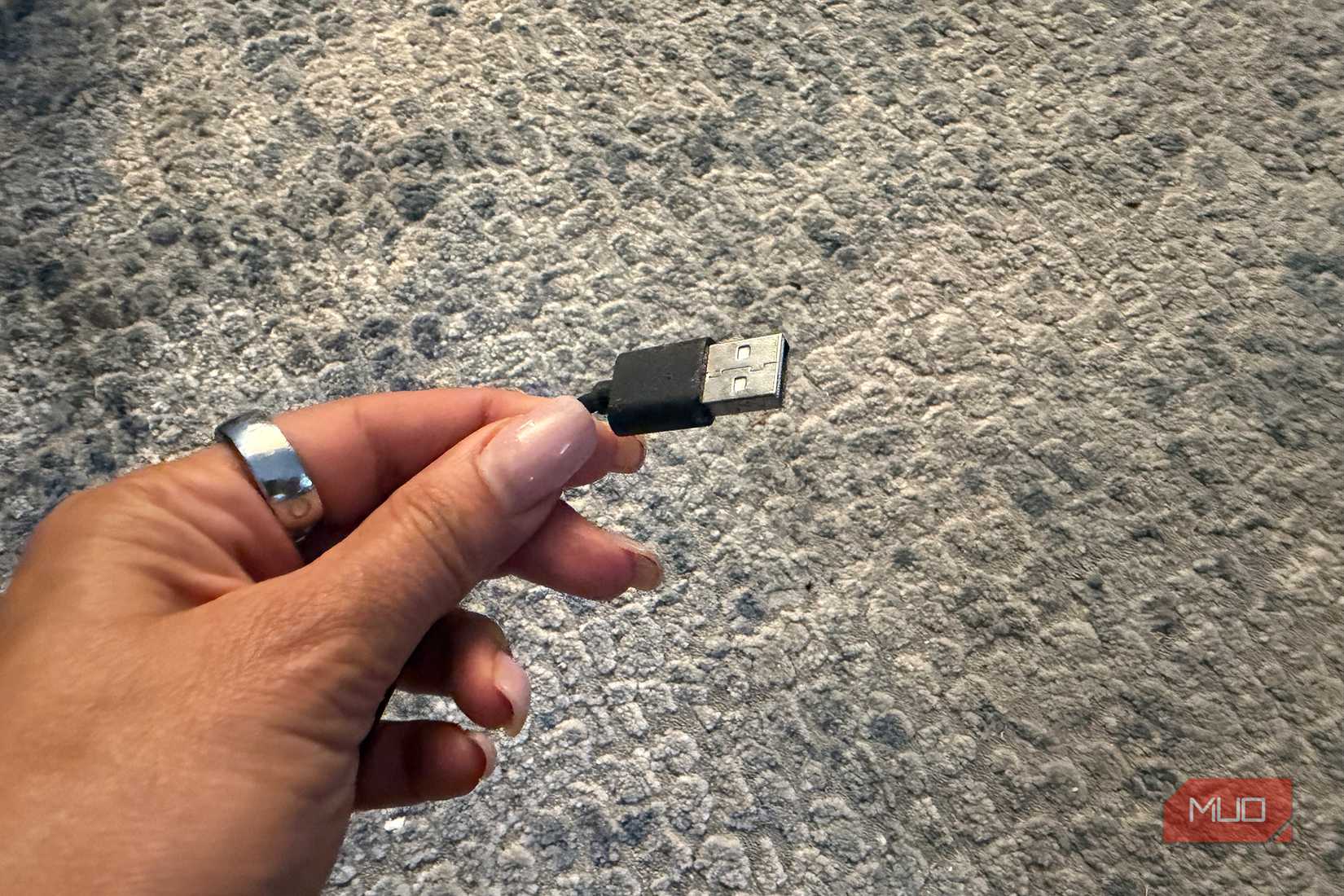 USB-كابل في متناول اليد
