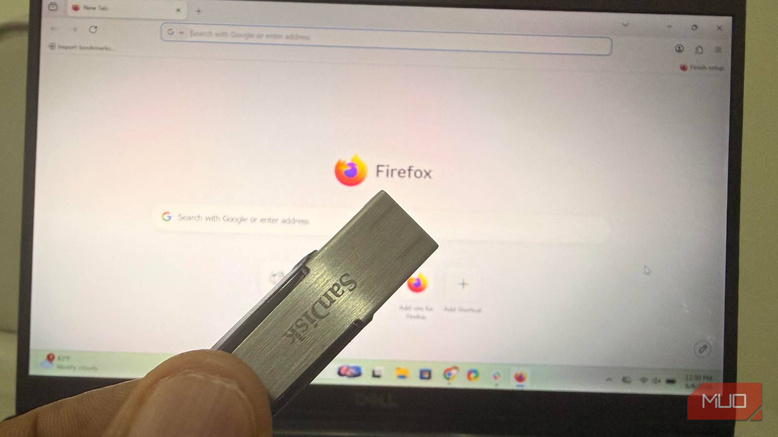 Firefox Drive I carry my browser on a flash drive and all my extensions come with me