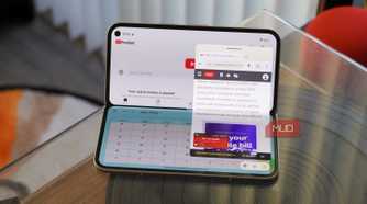 App bubbles in Android 17 on a foldable.