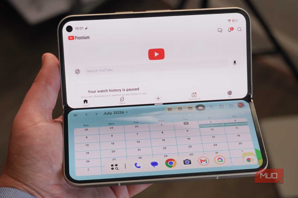 App bubbles in the Pixel 9 Pro Fold taskbar.