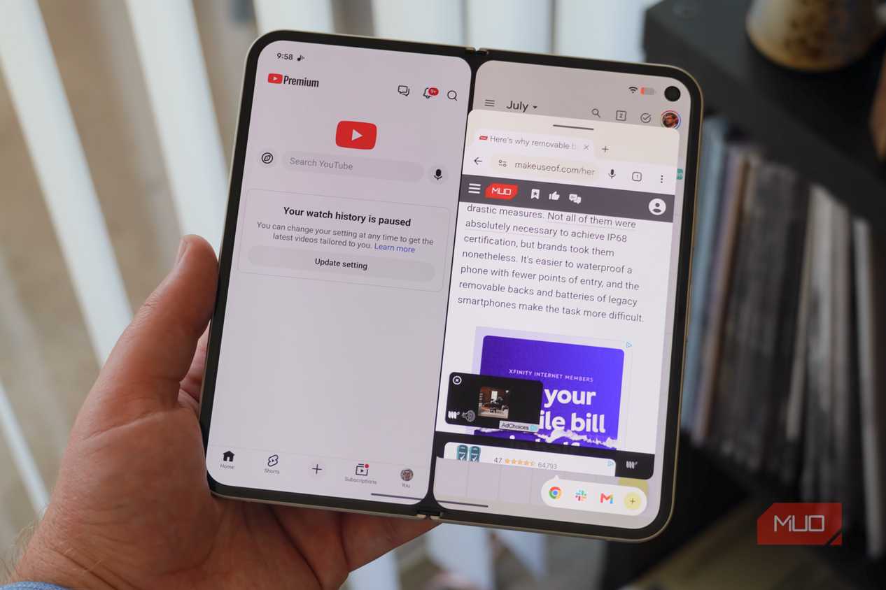 App bubbles and split screen on a Pixel 9 Pro Fold.