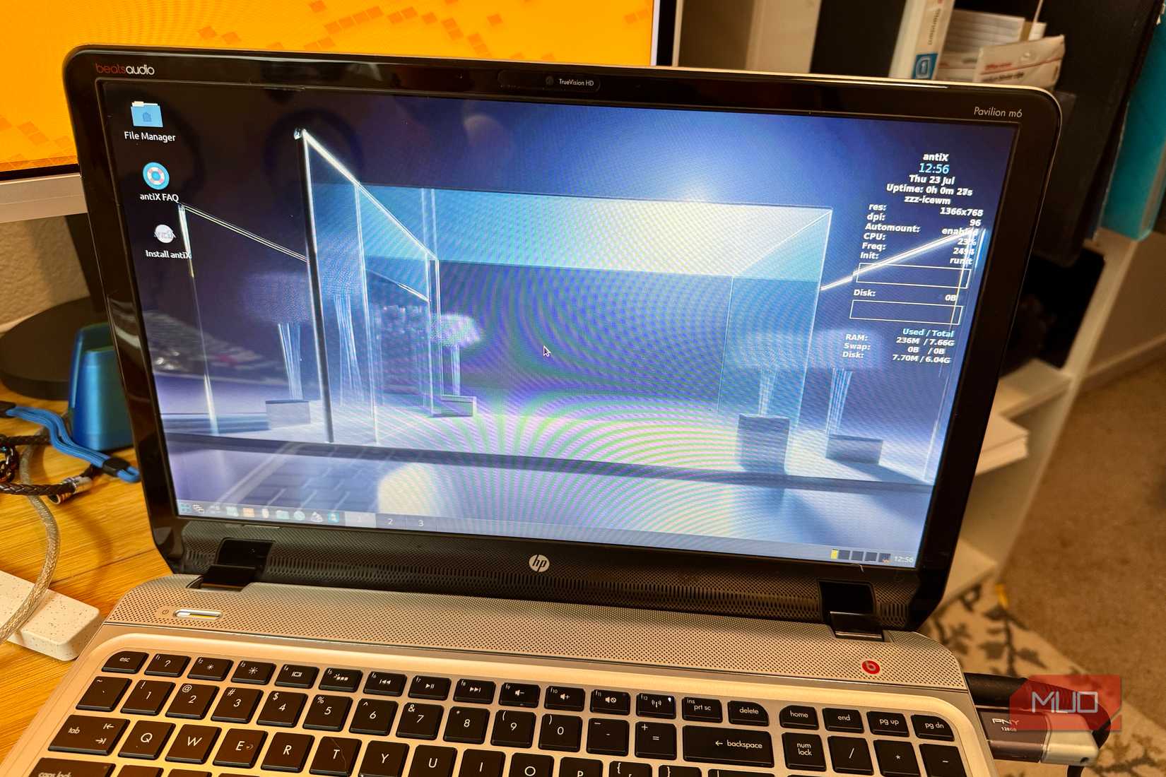 AntiX Linux on HP laptop