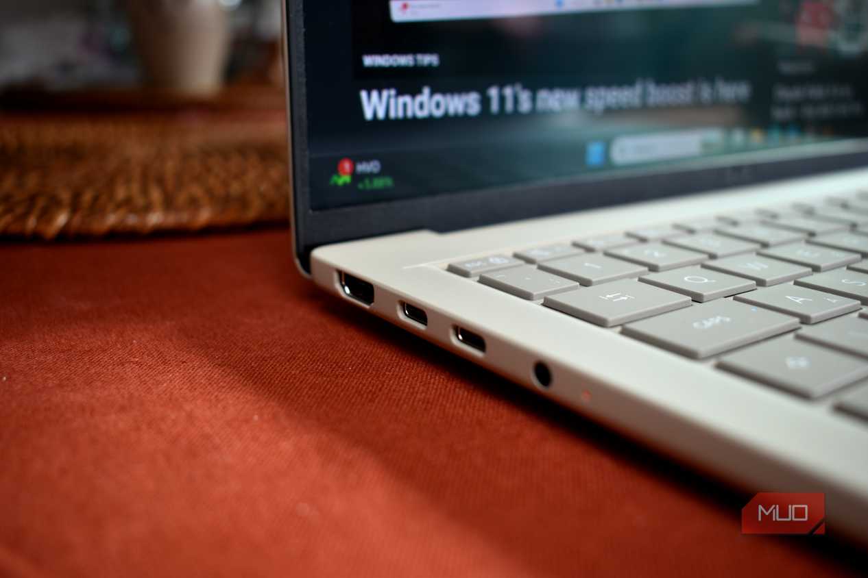 asus zenbook a14 usb-c port.