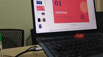 Aves Gallery showing the main user interface